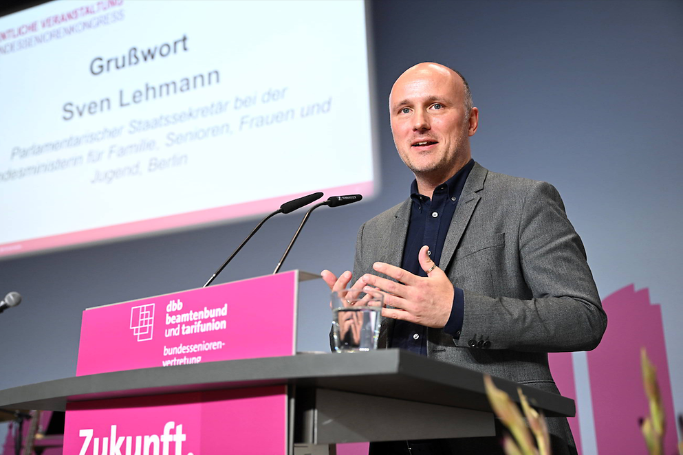 Sven Lehmann, Parlamentarischer Staatssekretär im Bundesfamilienministerium beim 3. Bundesseniorenkongress.