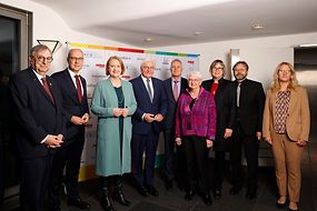 Gruppenbild mit Lisa Paus und Frank-Walter Steinmeier