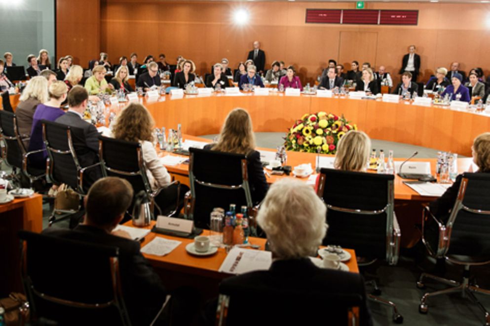 Blick in einen Sitzungssaal im Bundeskanzleramt